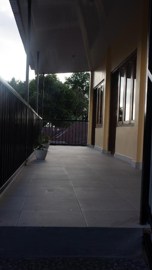 Tange Guest House Ruteng Extérieur photo