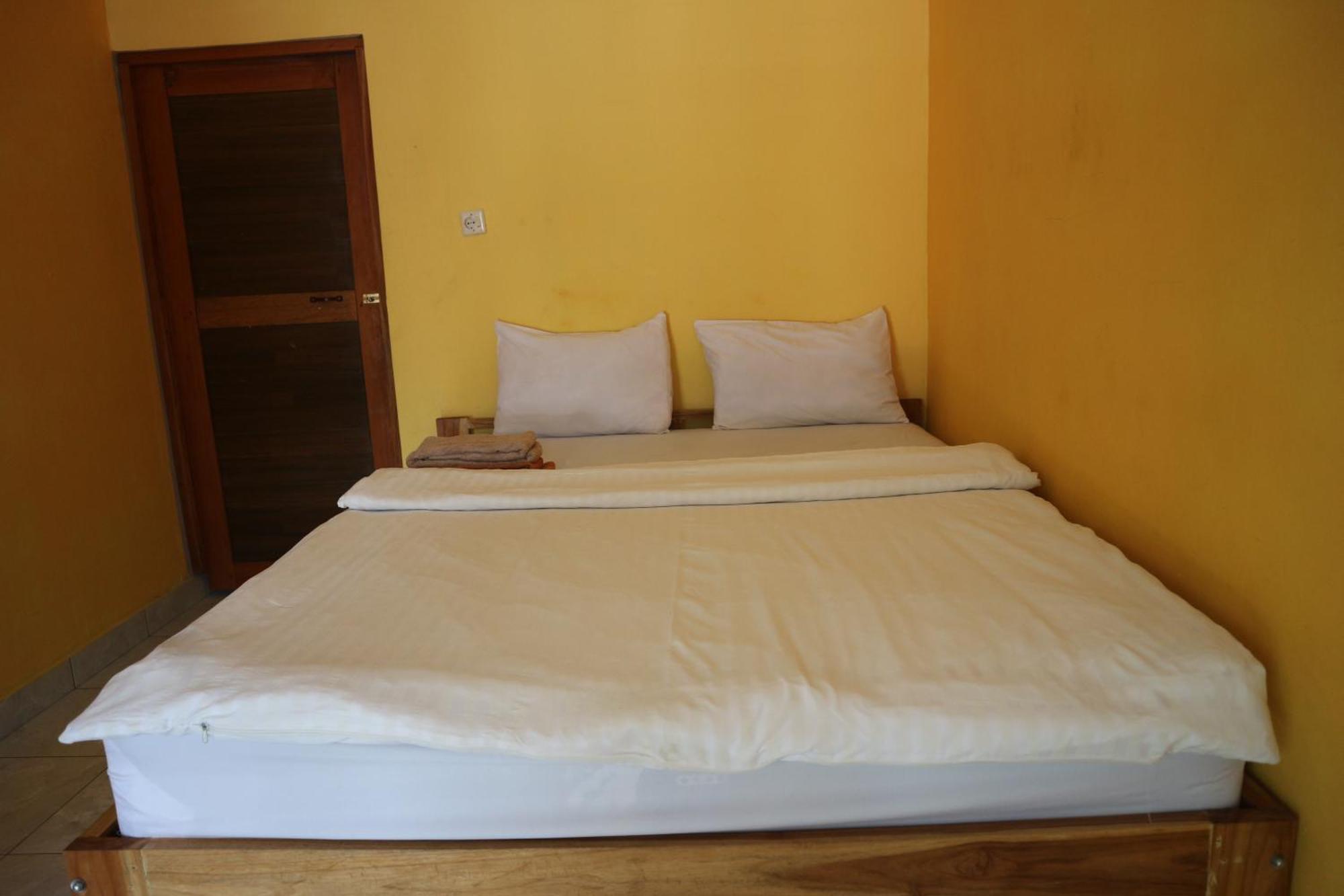 Tange Guest House Ruteng Extérieur photo